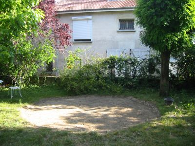On retire 15-20 cm de terre