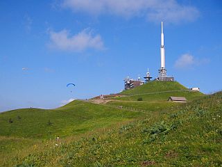 Le sommet et la station météo et éméttrice