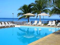 La piscine et la baie