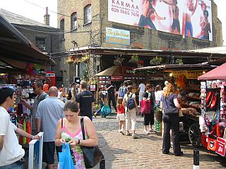 Le petit marché au "puces"