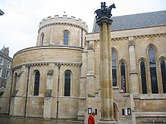 Le Temple proprement dit avec une nef circulaire