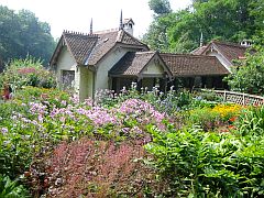 Sans doute la maison du gardien