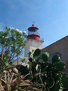 Le phare de la pointe de la Chiappa