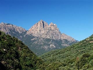 Les montagnes au dessus des gorges de la Spelunca