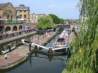 Le quartier de la petite Venise n'est pas loin